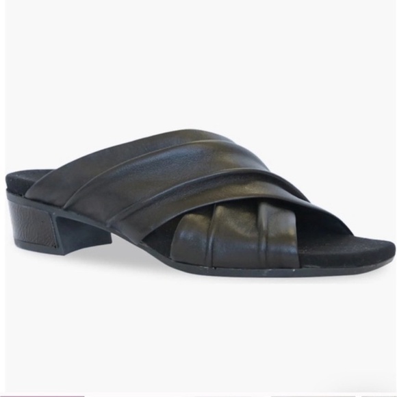 Munro Lee Black Lamb Leather Slide Sandal - Picture 1 of 8